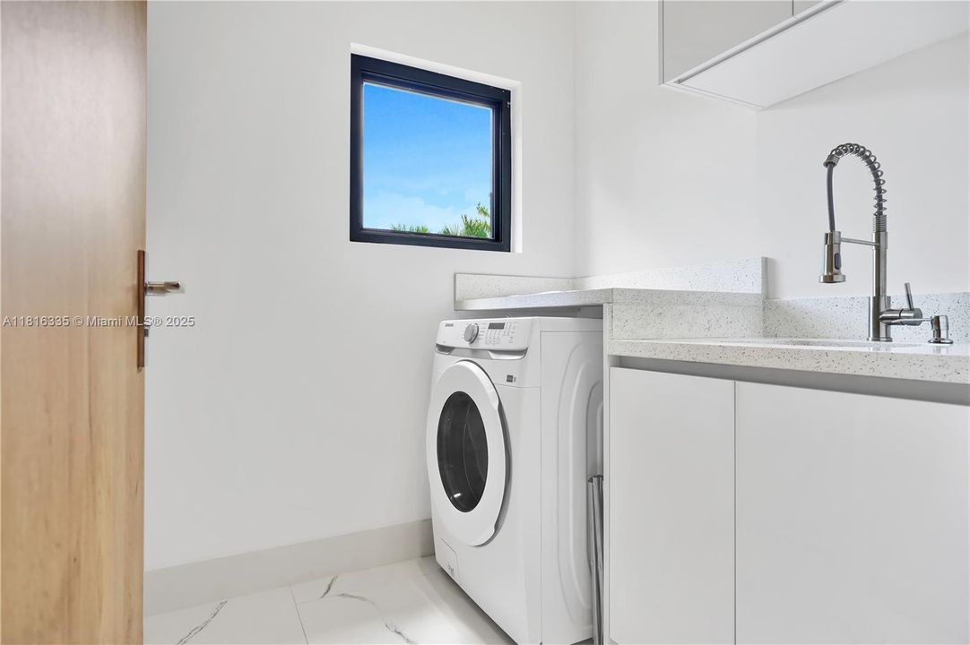 На продажу: $872,999 (3 спален, 2 ванн, 1900 Квадратных фут)