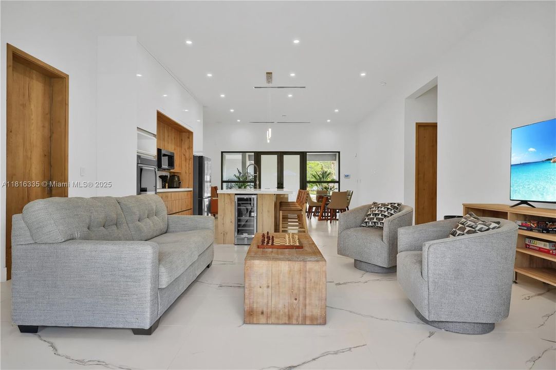 На продажу: $872,999 (3 спален, 2 ванн, 1900 Квадратных фут)