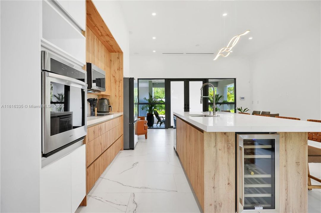 На продажу: $872,999 (3 спален, 2 ванн, 1900 Квадратных фут)