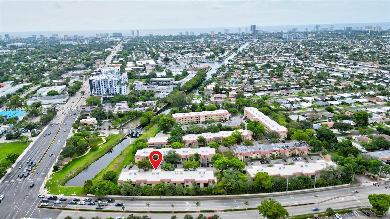 合同活跃: $199,500 (2 贝兹, 2 浴室, 936 平方英尺)