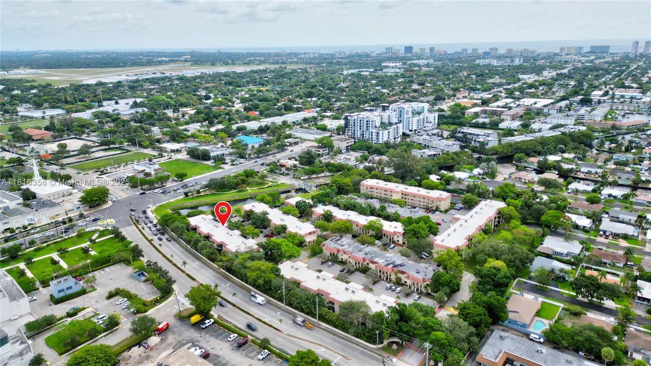 合同活跃: $199,500 (2 贝兹, 2 浴室, 936 平方英尺)