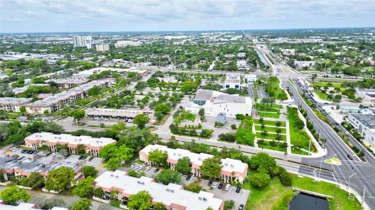 合同活跃: $199,500 (2 贝兹, 2 浴室, 936 平方英尺)