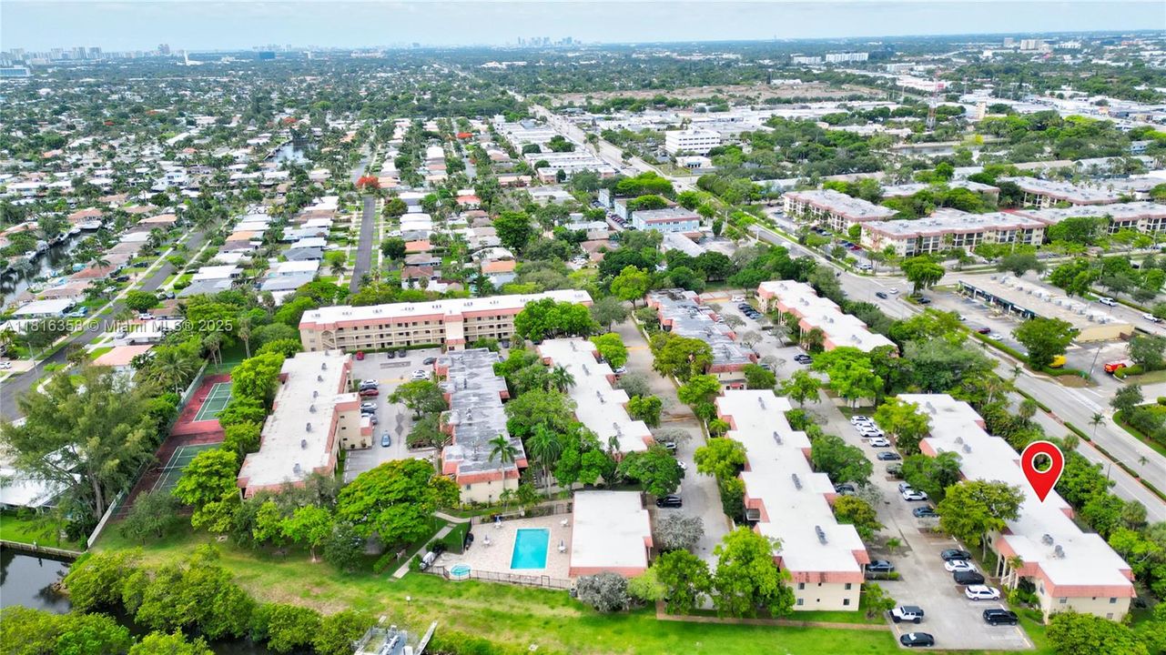 合同活跃: $199,500 (2 贝兹, 2 浴室, 936 平方英尺)