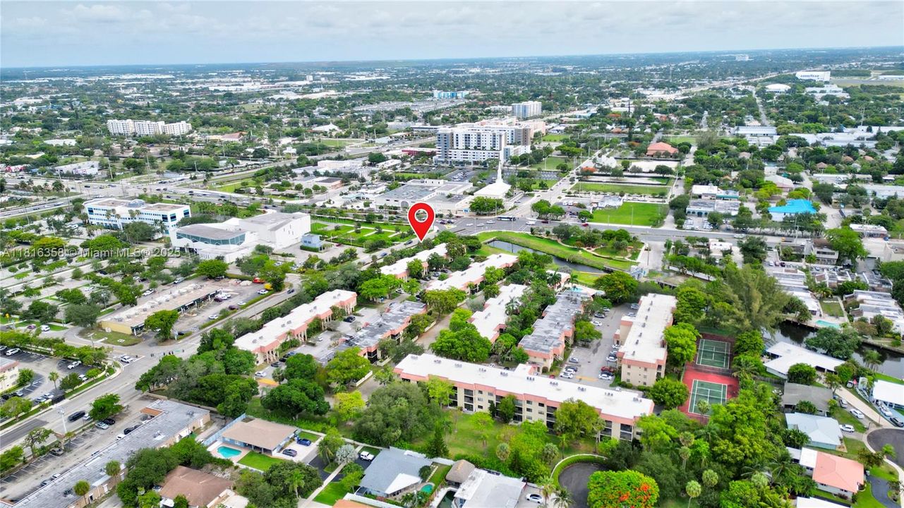 合同活跃: $199,500 (2 贝兹, 2 浴室, 936 平方英尺)