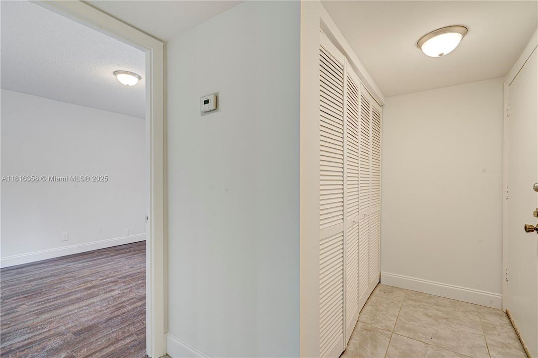 合同活跃: $199,500 (2 贝兹, 2 浴室, 936 平方英尺)