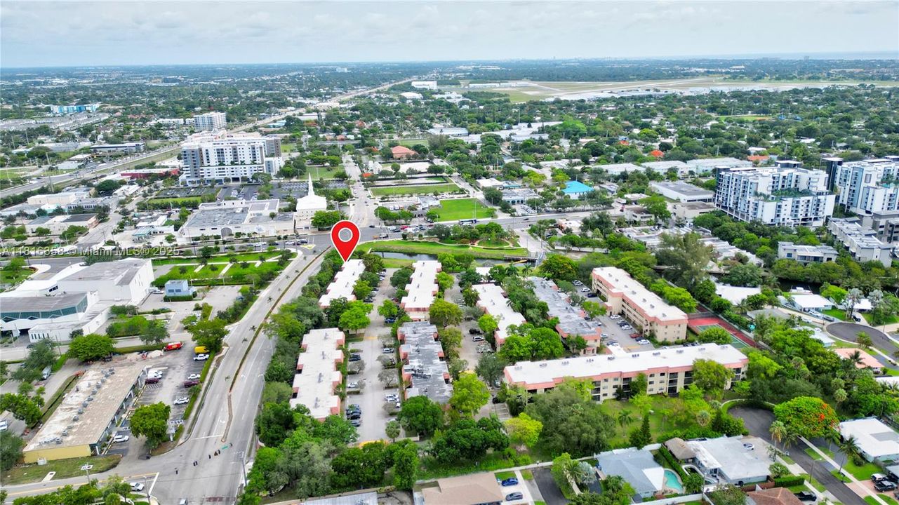 合同活跃: $199,500 (2 贝兹, 2 浴室, 936 平方英尺)