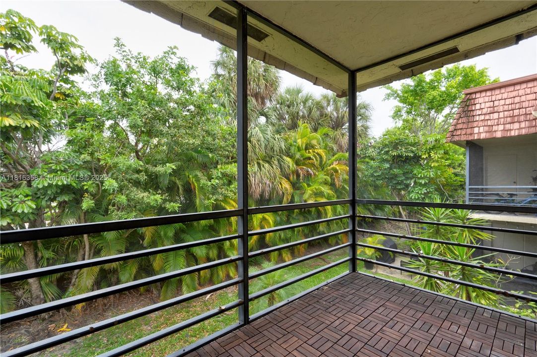 合同活跃: $199,500 (2 贝兹, 2 浴室, 936 平方英尺)