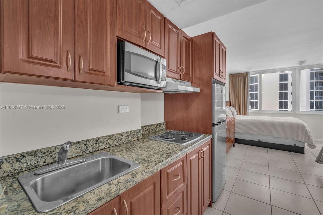 Active With Contract: $99,999 (0 beds, 1 baths, 370 Square Feet)