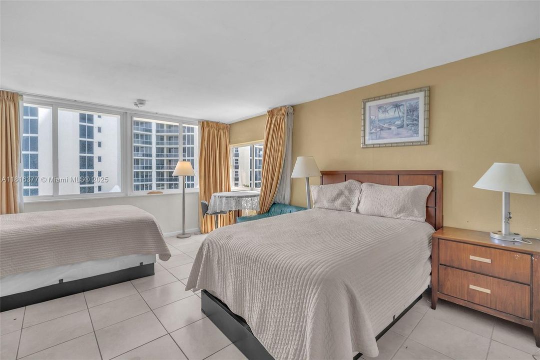 Active With Contract: $99,999 (0 beds, 1 baths, 370 Square Feet)