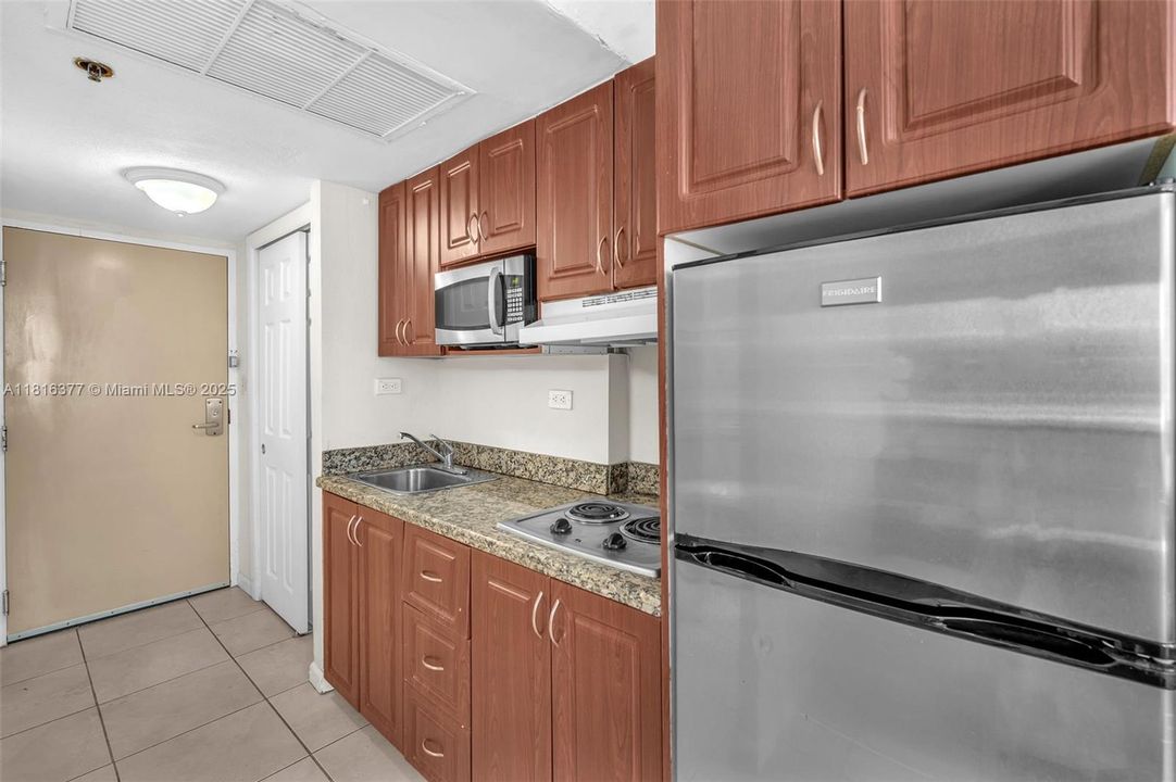 Active With Contract: $99,999 (0 beds, 1 baths, 370 Square Feet)