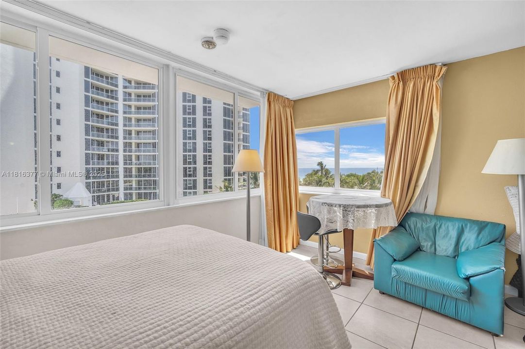 Active With Contract: $99,999 (0 beds, 1 baths, 370 Square Feet)