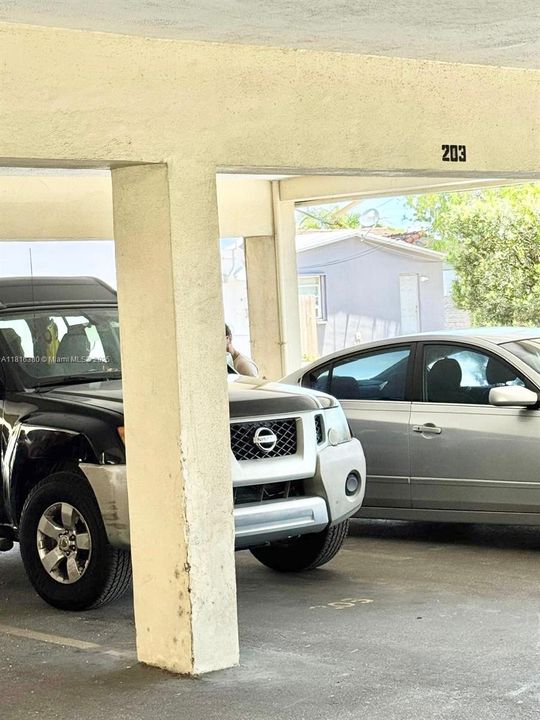 待售: $155,000 (1 贝兹, 1 浴室, 720 平方英尺)