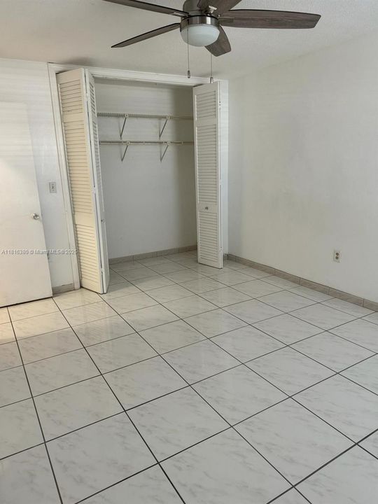 待售: $155,000 (1 贝兹, 1 浴室, 720 平方英尺)