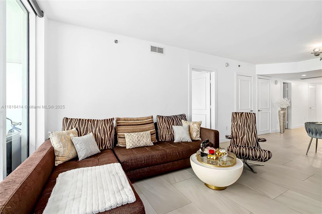 На продажу: $969,999 (3 спален, 3 ванн, 1571 Квадратных фут)