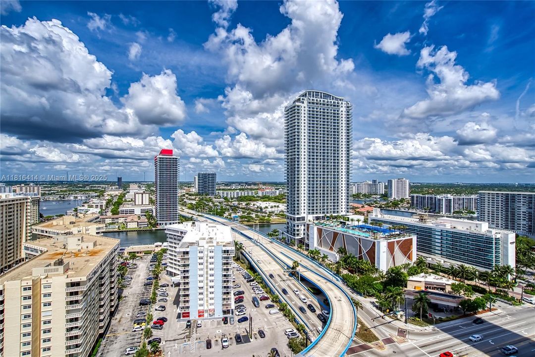 На продажу: $969,999 (3 спален, 3 ванн, 1571 Квадратных фут)