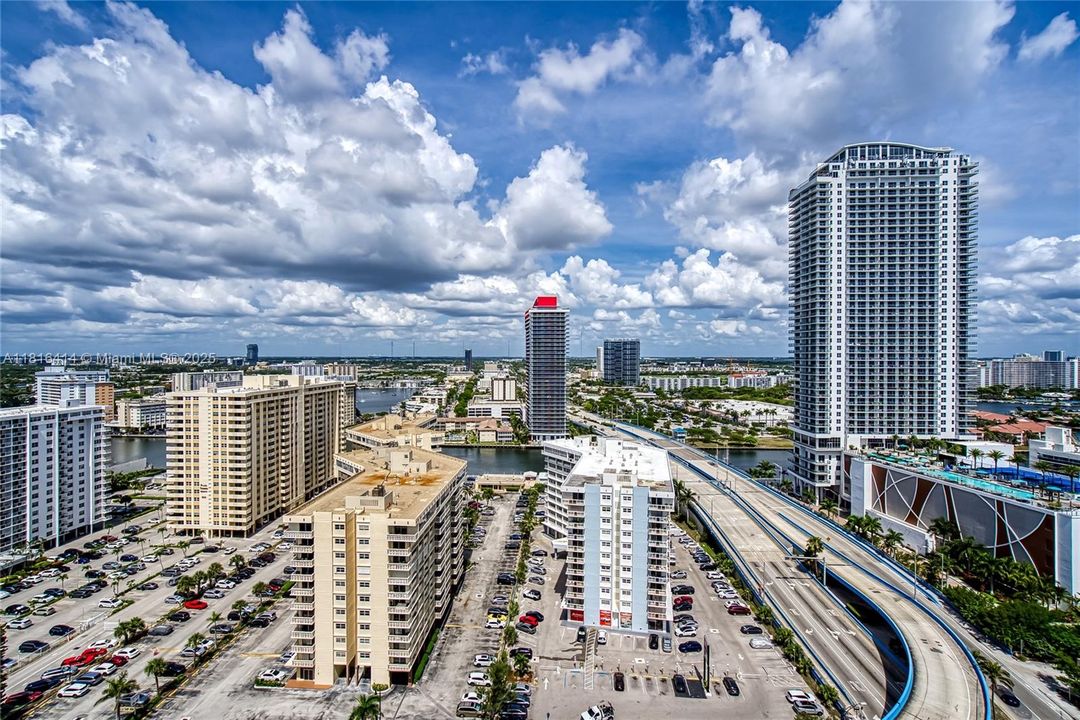 На продажу: $969,999 (3 спален, 3 ванн, 1571 Квадратных фут)