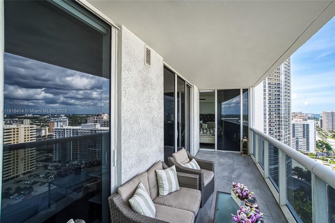 На продажу: $969,999 (3 спален, 3 ванн, 1571 Квадратных фут)