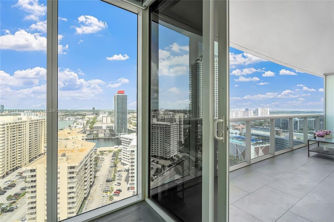 На продажу: $969,999 (3 спален, 3 ванн, 1571 Квадратных фут)