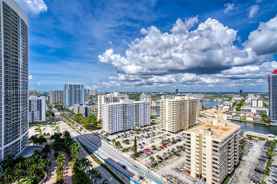 На продажу: $969,999 (3 спален, 3 ванн, 1571 Квадратных фут)