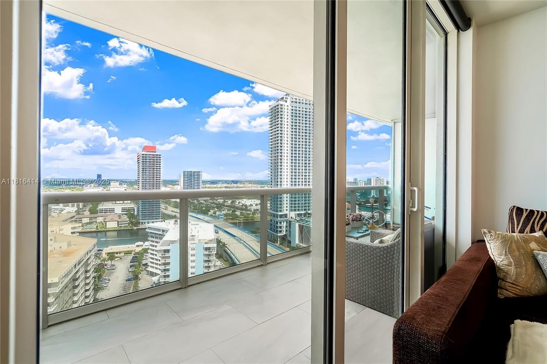 На продажу: $969,999 (3 спален, 3 ванн, 1571 Квадратных фут)