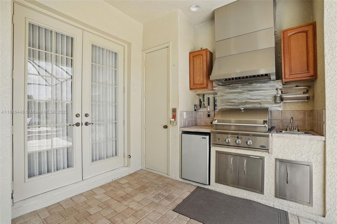 最近售出: $734,900 (3 贝兹, 2 浴室, 2392 平方英尺)