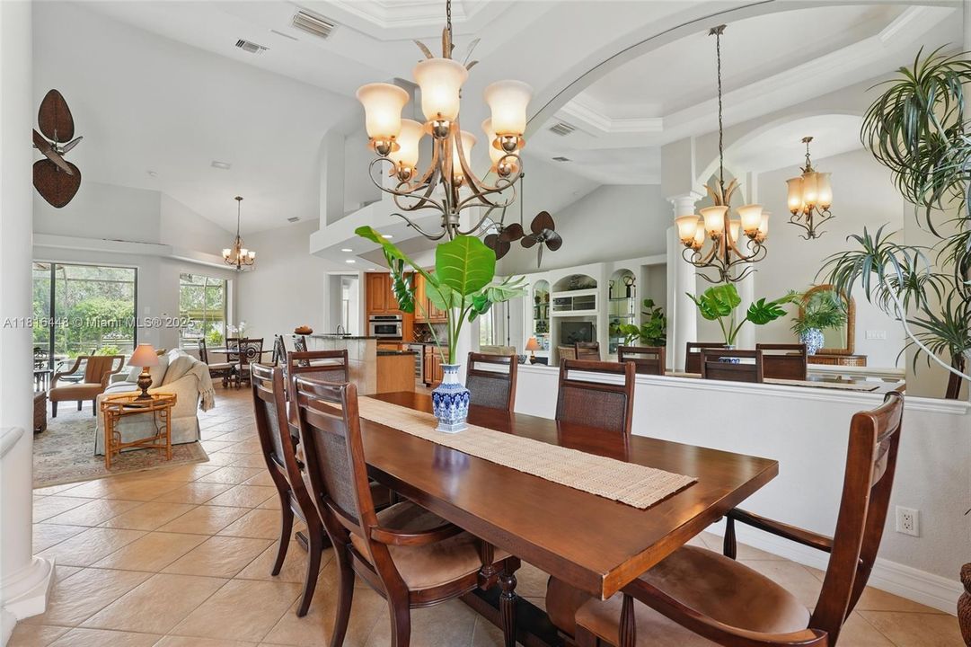 最近售出: $734,900 (3 贝兹, 2 浴室, 2392 平方英尺)