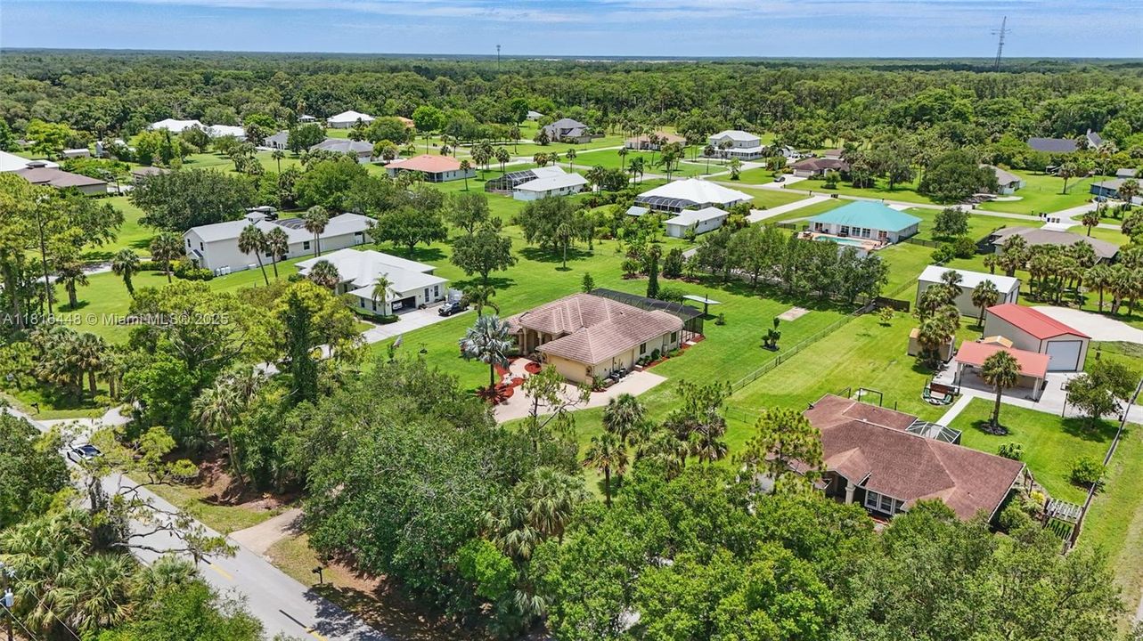 最近售出: $734,900 (3 贝兹, 2 浴室, 2392 平方英尺)