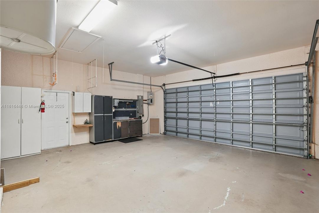 最近售出: $734,900 (3 贝兹, 2 浴室, 2392 平方英尺)