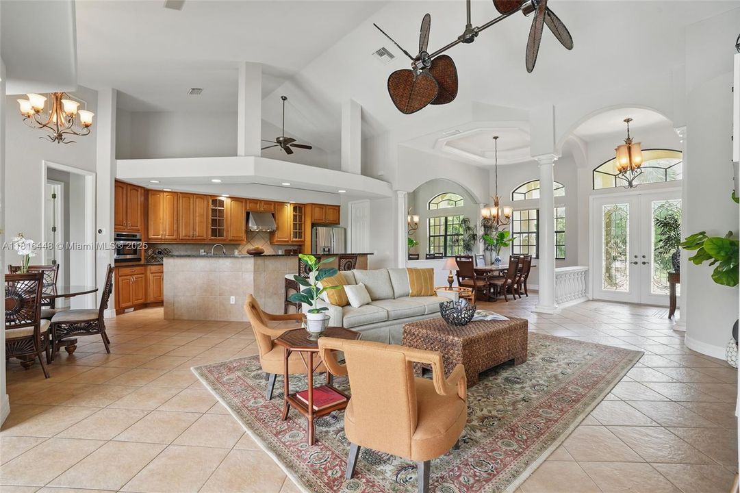 最近售出: $734,900 (3 贝兹, 2 浴室, 2392 平方英尺)