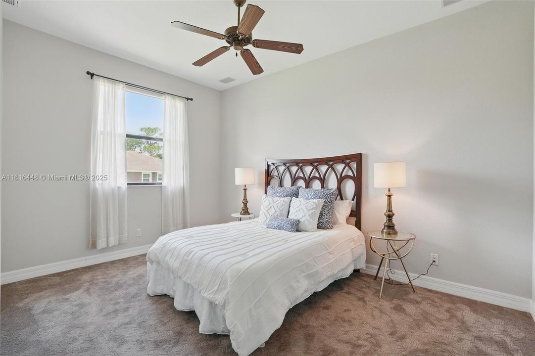 最近售出: $734,900 (3 贝兹, 2 浴室, 2392 平方英尺)