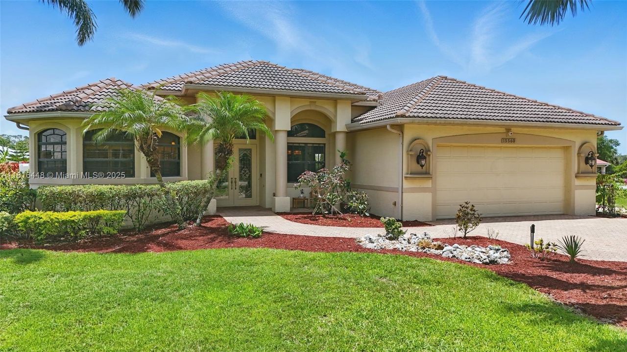 最近售出: $734,900 (3 贝兹, 2 浴室, 2392 平方英尺)