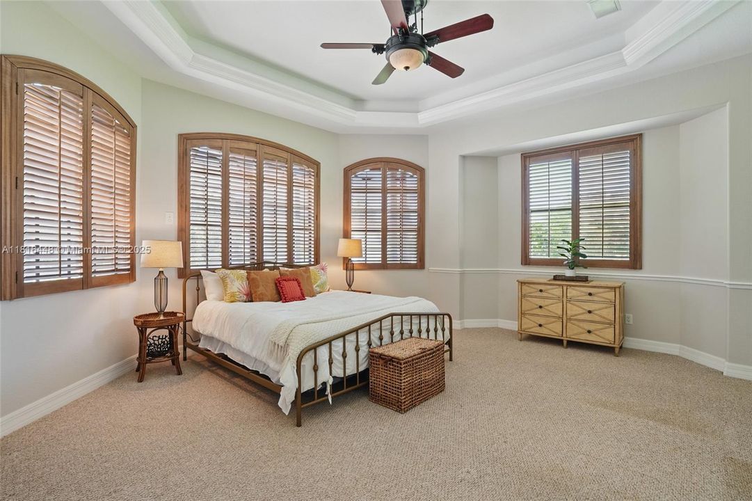 最近售出: $734,900 (3 贝兹, 2 浴室, 2392 平方英尺)