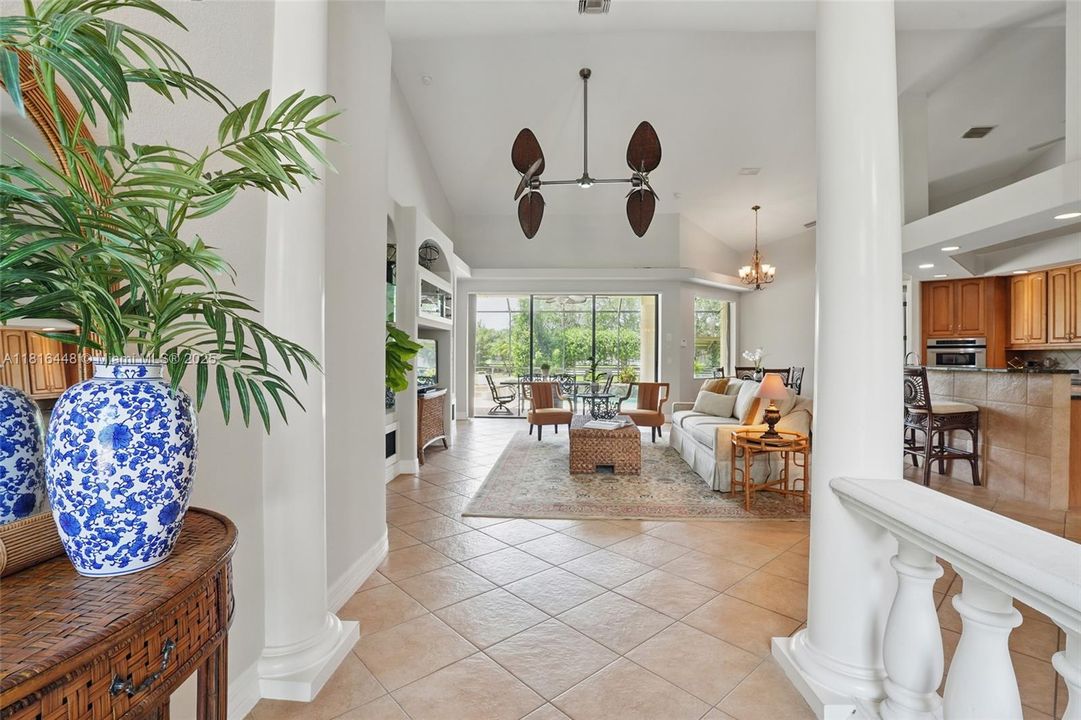 最近售出: $734,900 (3 贝兹, 2 浴室, 2392 平方英尺)