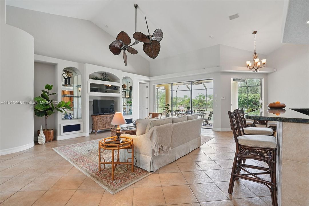 最近售出: $734,900 (3 贝兹, 2 浴室, 2392 平方英尺)