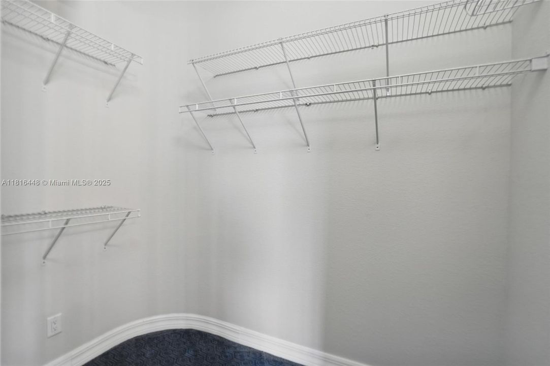 最近售出: $734,900 (3 贝兹, 2 浴室, 2392 平方英尺)