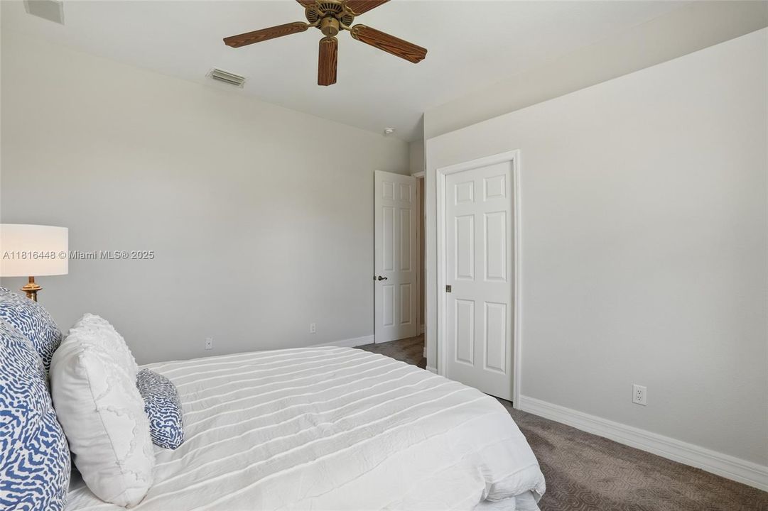 最近售出: $734,900 (3 贝兹, 2 浴室, 2392 平方英尺)