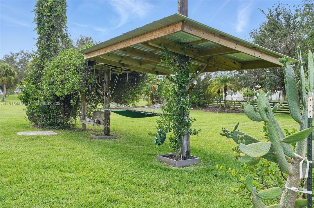 最近售出: $734,900 (3 贝兹, 2 浴室, 2392 平方英尺)