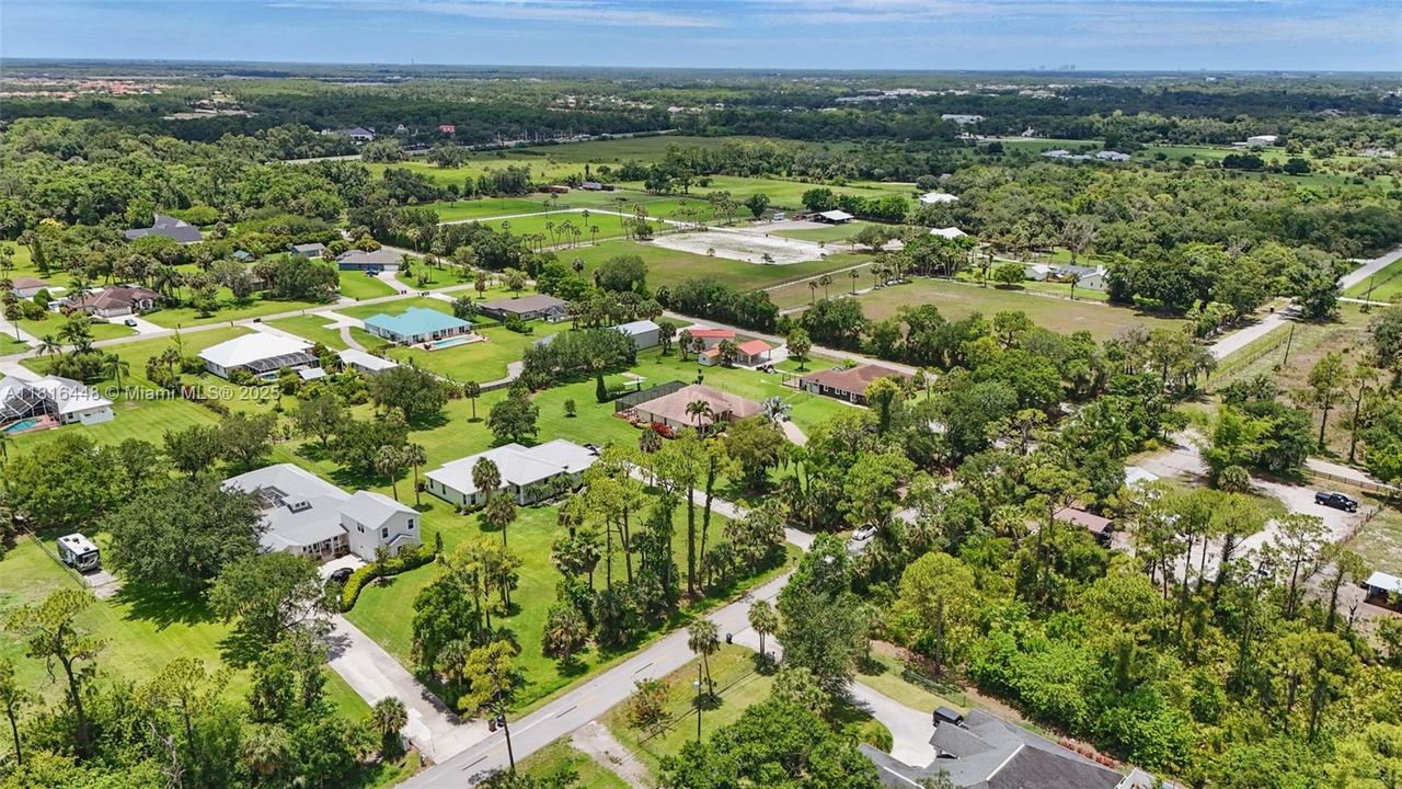 最近售出: $734,900 (3 贝兹, 2 浴室, 2392 平方英尺)