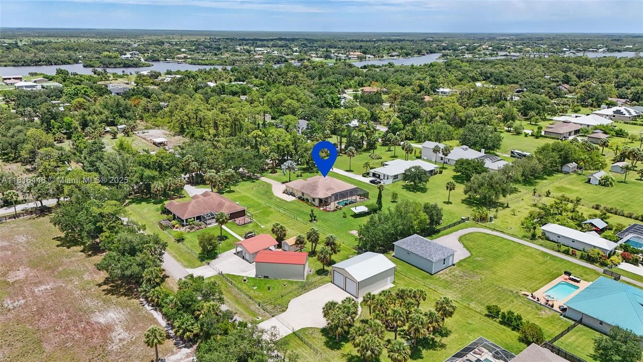 最近售出: $734,900 (3 贝兹, 2 浴室, 2392 平方英尺)