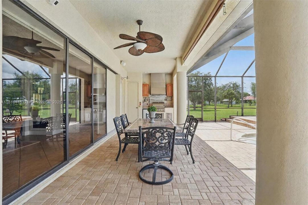 最近售出: $734,900 (3 贝兹, 2 浴室, 2392 平方英尺)