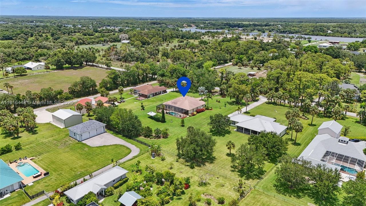 最近售出: $734,900 (3 贝兹, 2 浴室, 2392 平方英尺)