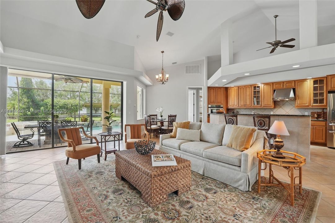 最近售出: $734,900 (3 贝兹, 2 浴室, 2392 平方英尺)