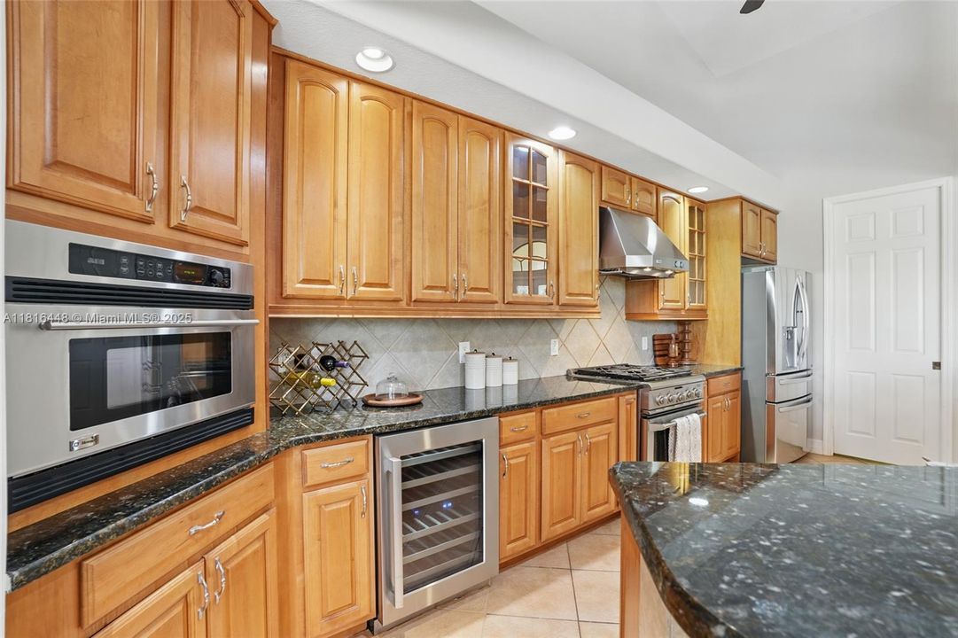 最近售出: $734,900 (3 贝兹, 2 浴室, 2392 平方英尺)