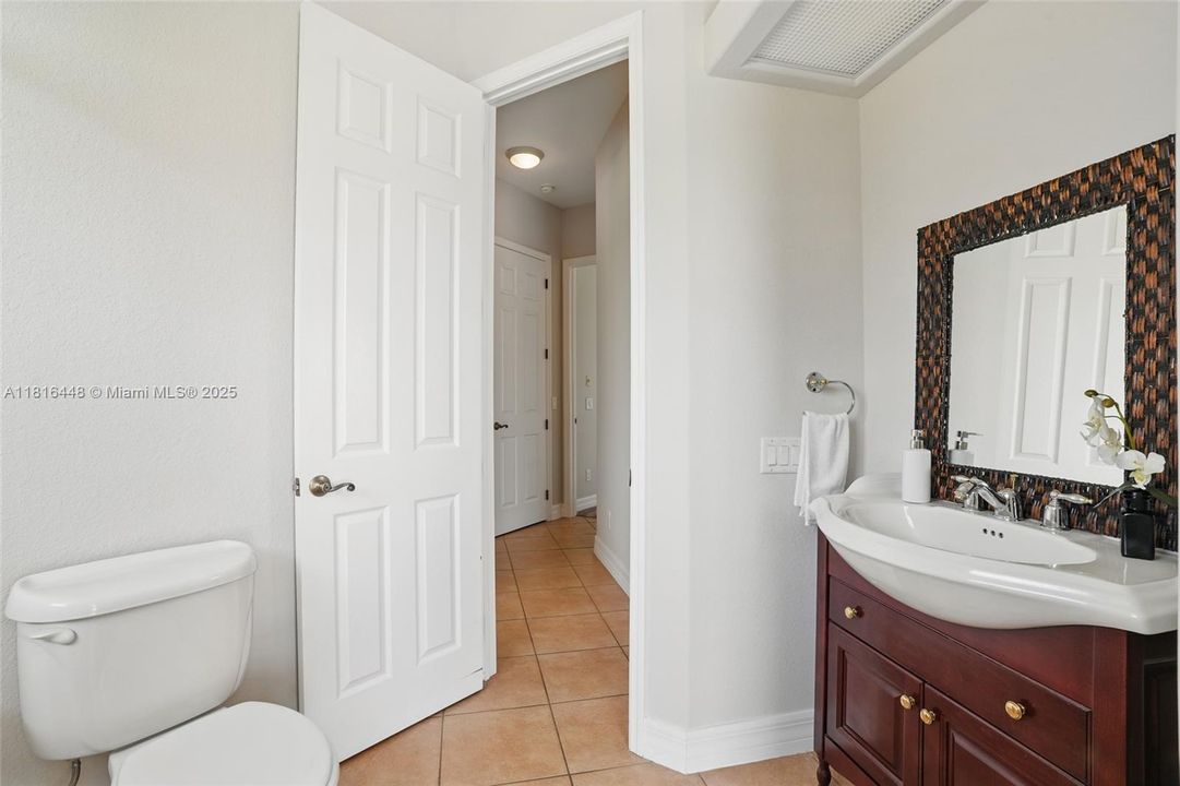 最近售出: $734,900 (3 贝兹, 2 浴室, 2392 平方英尺)