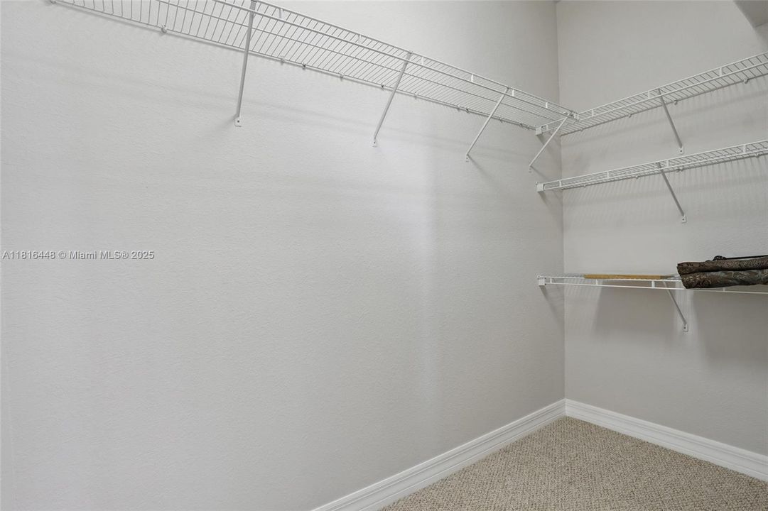 最近售出: $734,900 (3 贝兹, 2 浴室, 2392 平方英尺)