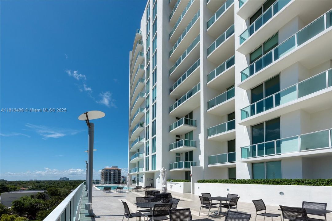 Recently Sold: $595,000 (2 beds, 2 baths, 1091 Square Feet)