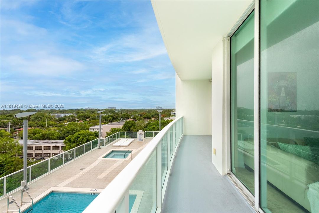 Recently Sold: $595,000 (2 beds, 2 baths, 1091 Square Feet)