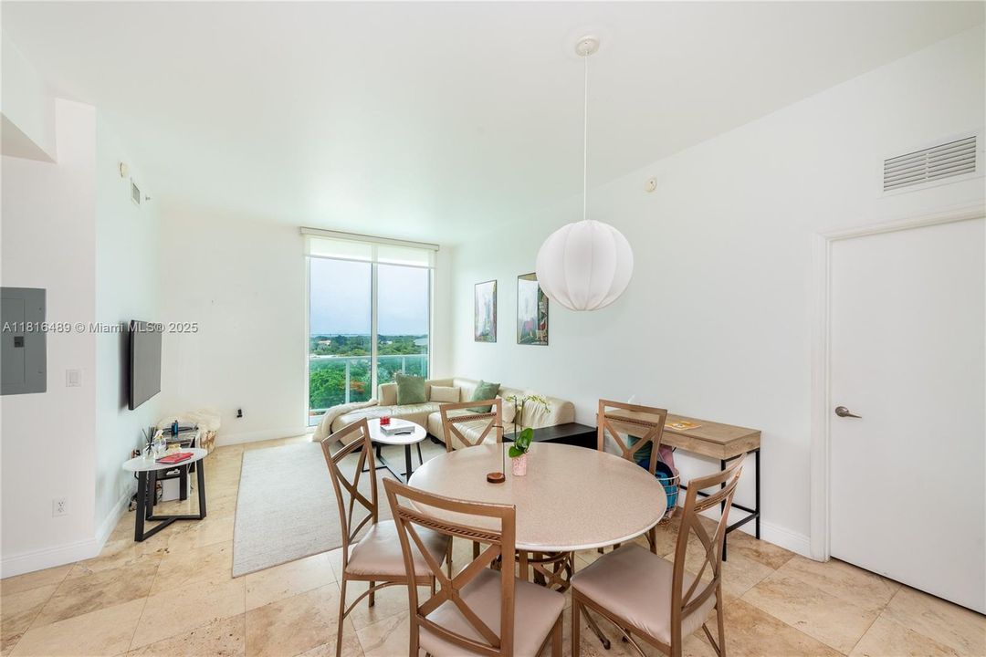 Recently Sold: $595,000 (2 beds, 2 baths, 1091 Square Feet)