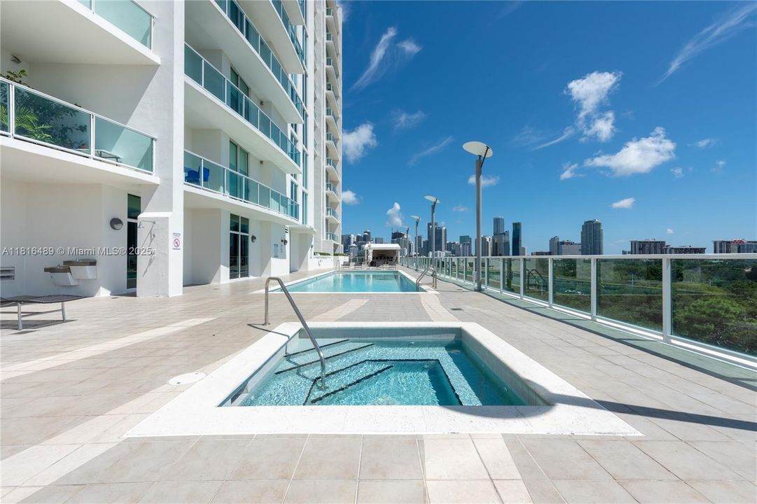 Recently Sold: $595,000 (2 beds, 2 baths, 1091 Square Feet)