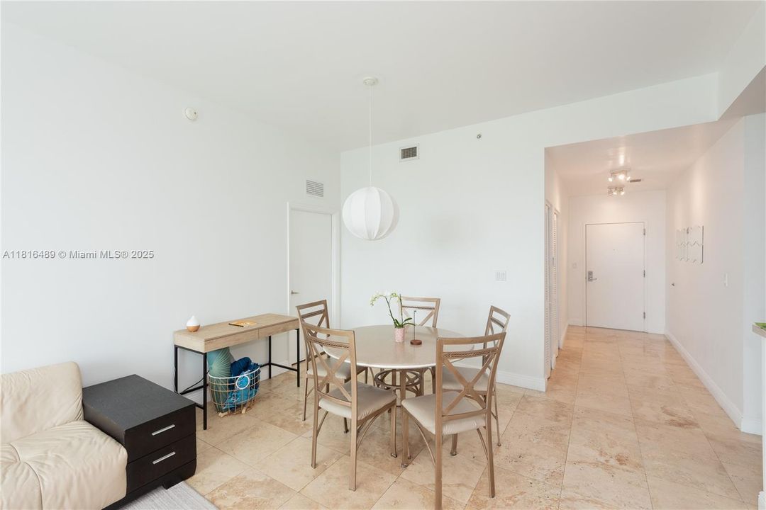 Recently Sold: $595,000 (2 beds, 2 baths, 1091 Square Feet)